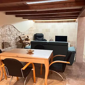 https://la-casa-di-titina.barihotels.org
